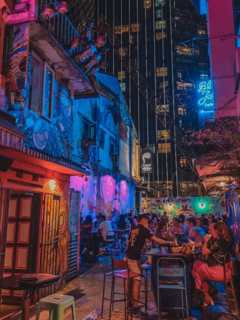 The Best Budget Friendly Bars & Clubs in Singapore