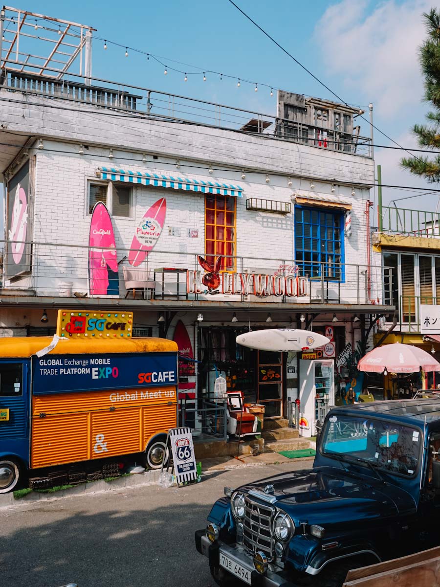 Cute cafes in Naksan park