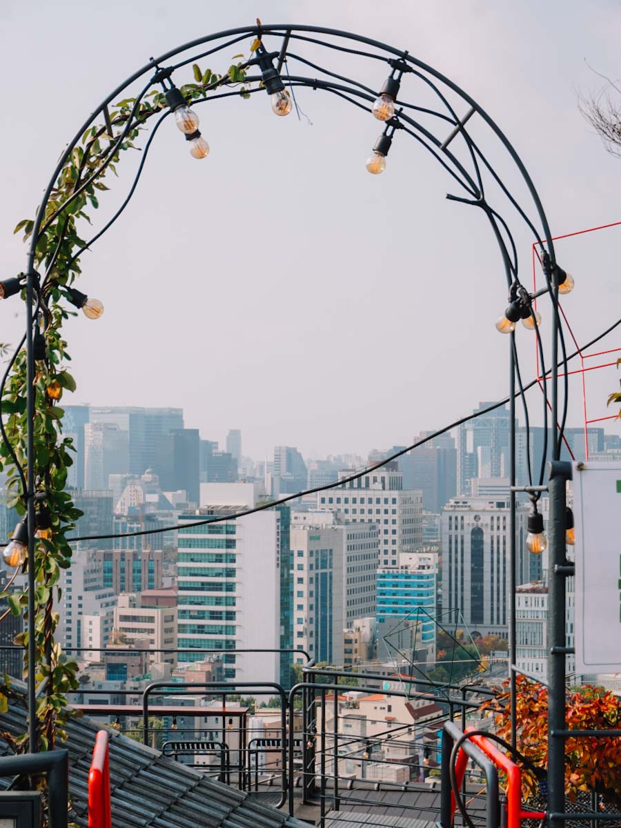 Cafe in Naksan park with view over Seoul