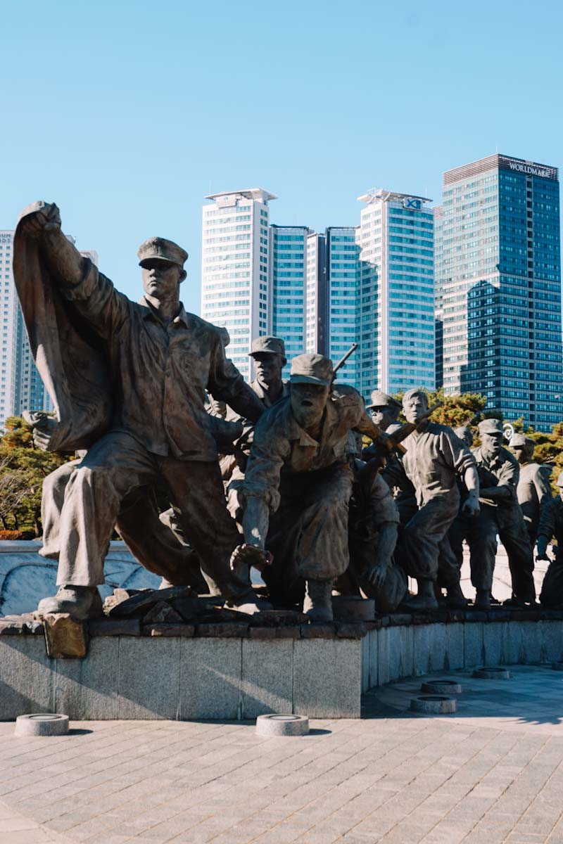 War Memorial Museum statues in Seoul